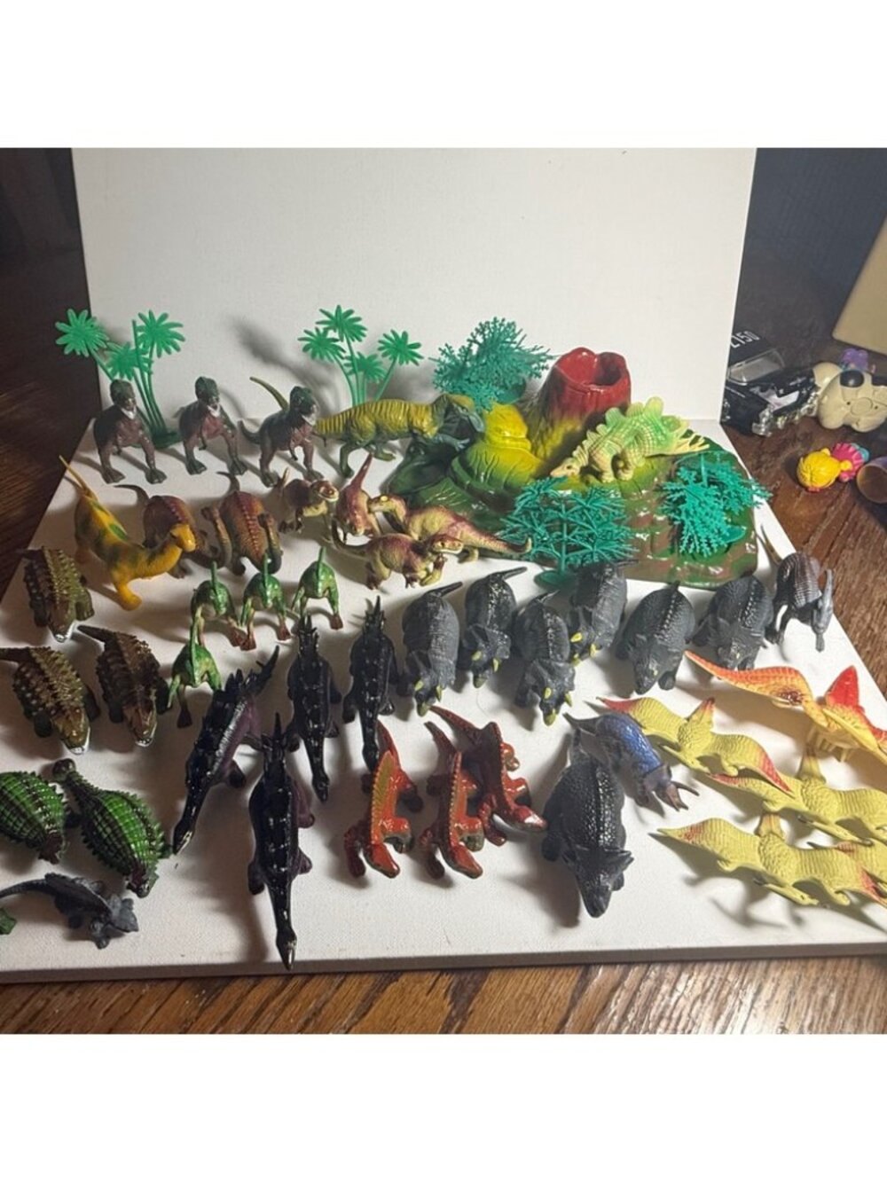 Vintage Lot of Various Sizes and Types Dinosaurs, Volcano & Vegetation HAS BOX